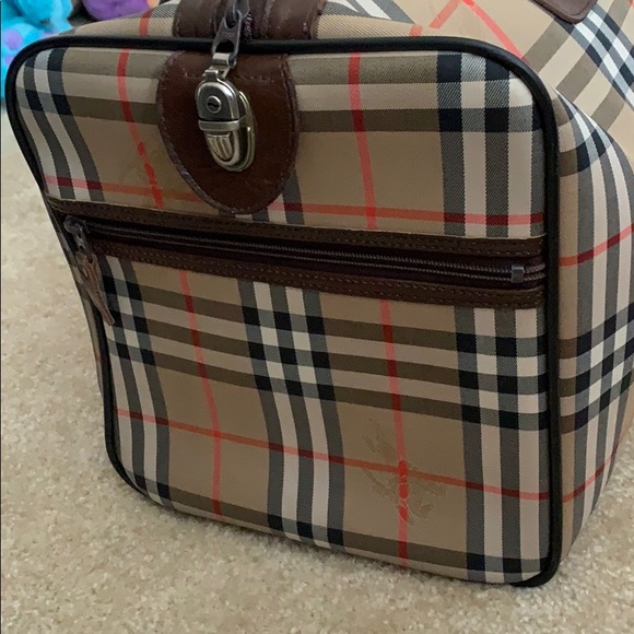 Authentic Burberry Vintage Travelling Bag!!! - Picture 2 of 7